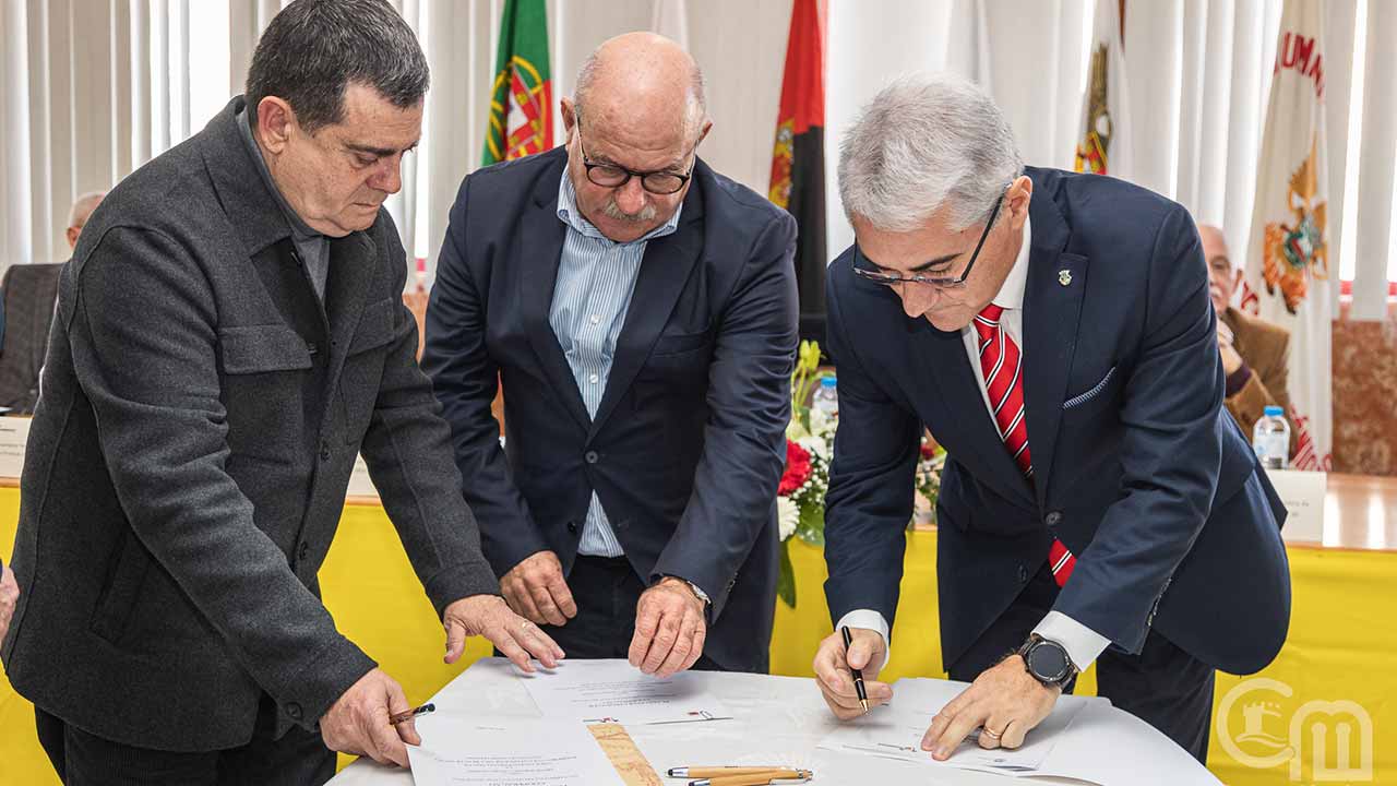 Os Bombeiros Voluntários de VRSA e Castro Marim assinaram um novo protocolo com a autarquia, que prevê a aquisição de equipamentos.