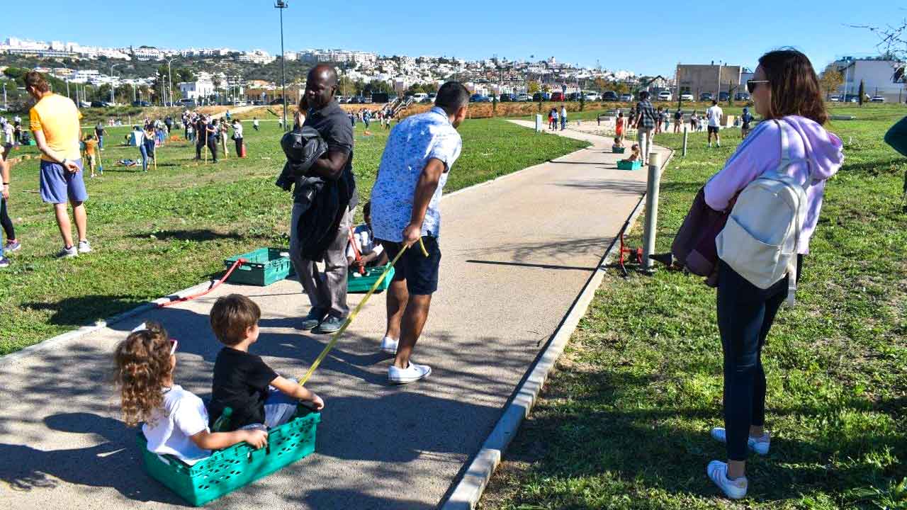 O projeto «Brincar Seguro Correndo Riscos» está de regresso, no sábado, dia 27 de janeiro, entre as 10h30 e 12h30, em Paderne.