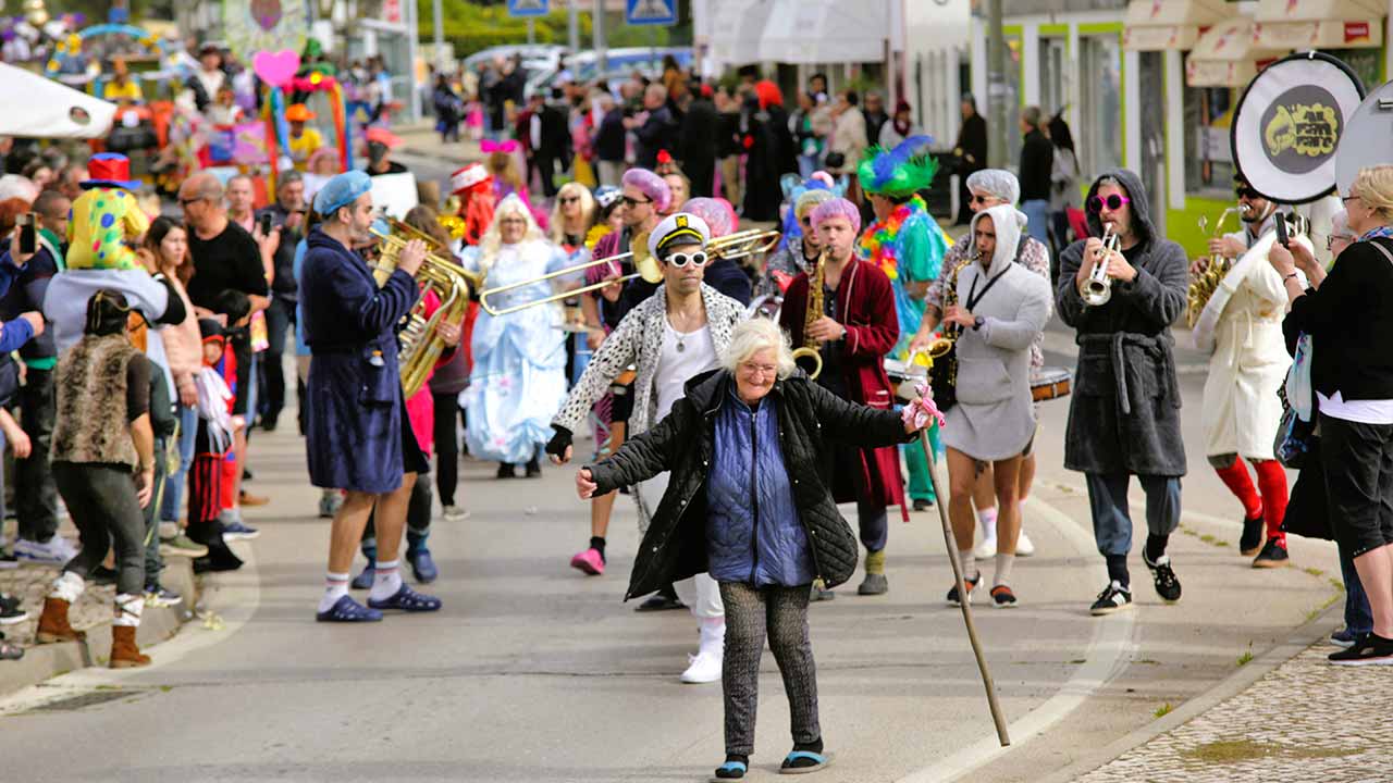 O governo vai conceder tolerância de ponto no dia 13 de fevereiro, terça-feira de Carnaval, aos trabalhadores que exercem funções públicas nos serviços do Estado.