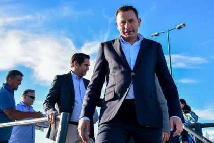 Luís Montenegro acusou hoje o PS de trazer nas listas de candidatos a deputados «mais partido, as mesmas pessoas, as mesmas ideias», considerando que «o resultado só pode ser mau».