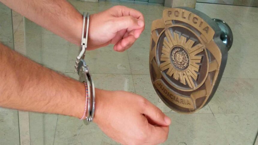 Um suspeito de abusar sexualmente uma menor do seu seio familiar, durante três anos, foi detido pela Judiciária em Albufeira, depois de denúncia.