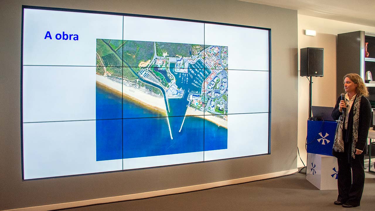 A construção de uma nova Marina em Vilamoura para receber até 68 iates de grande porte, entre 20 e 40 metros, começa hoje com as primeiras dragagens.