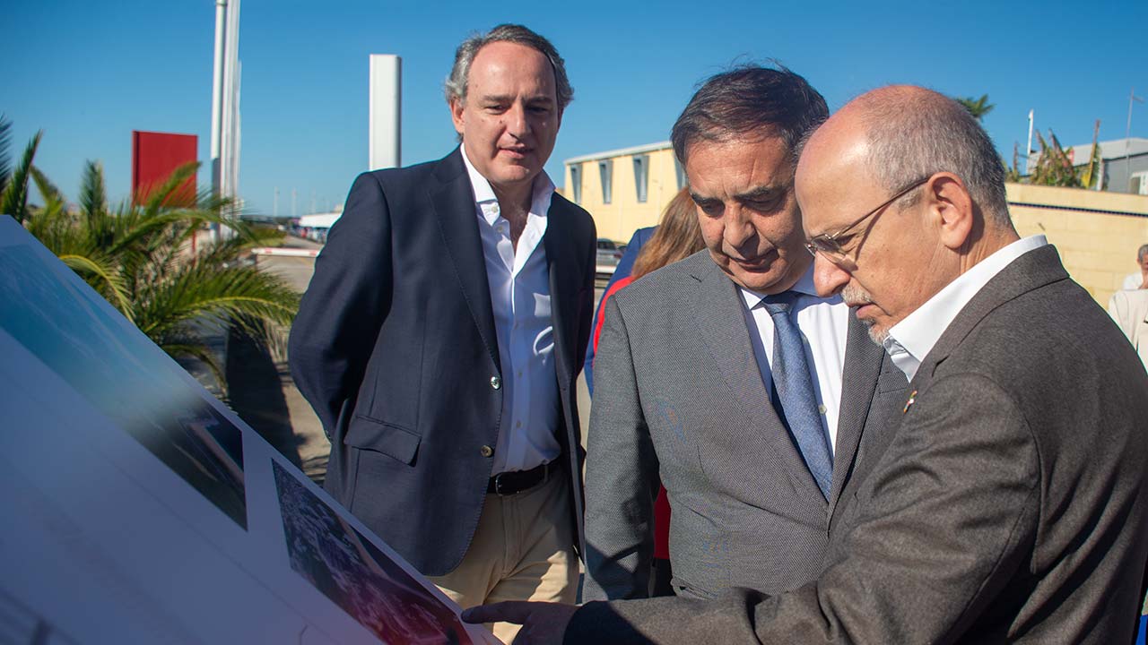 A construção de uma nova Marina em Vilamoura para receber até 68 iates de grande porte, entre 20 e 40 metros, começa hoje com as primeiras dragagens.