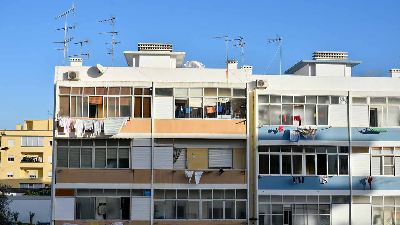 Acabar com a pobreza energética em Portugal até 2050 é principal objetivo da estratégia nacional publicada hoje em Diário da República.