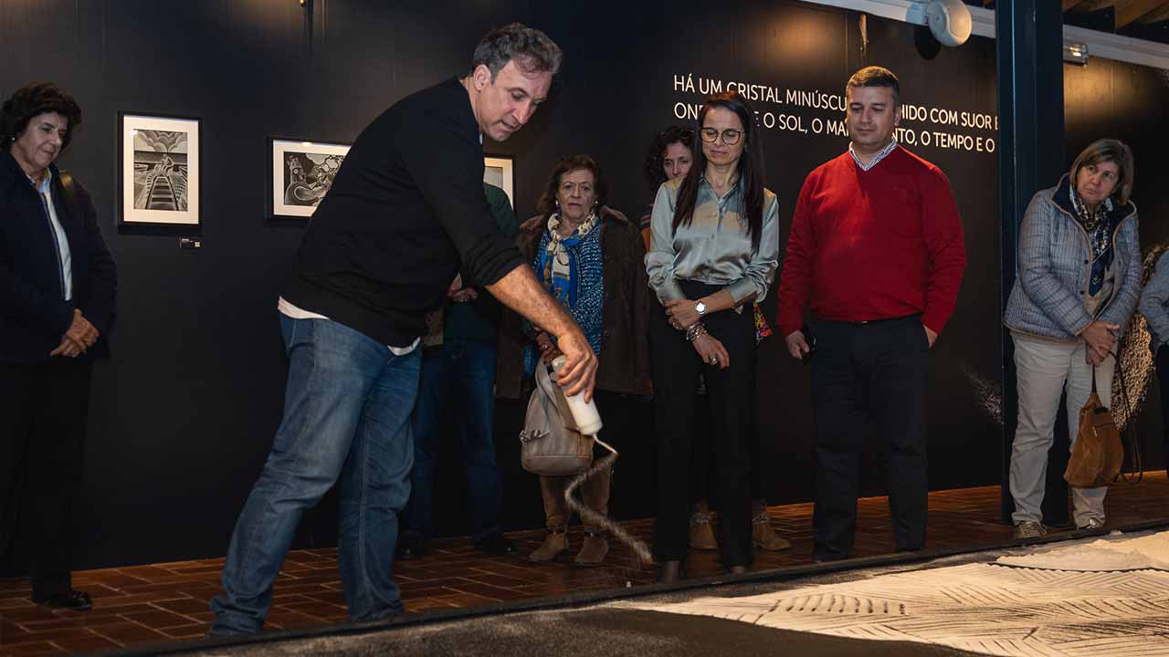 Já foi inaugurada a exposição pioneira, que transforma sal em arte, pelas mãos de Pedro Seromenho, na Casa do Sal, em Castro Marim.