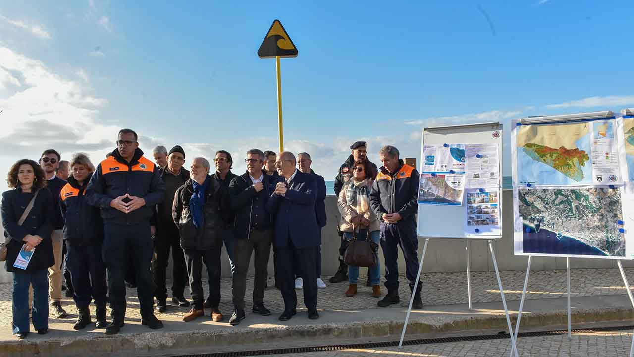 O calçadão de Quarteira vai contar com a instalação de seis sirenes, 140 sinais de prevenção de risco de tsunamis e 13 pontos de encontro.