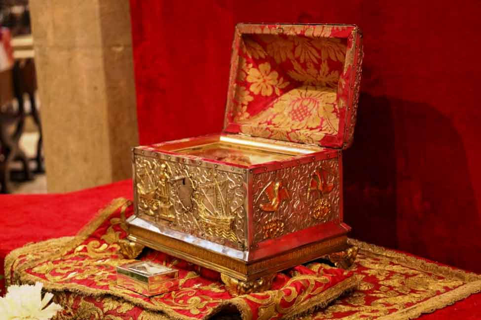 Uma parte dos restos mortais de São Vicente, padroeiro da diocese do Algarve, foi trasladada no domingo de Lisboa para Faro.