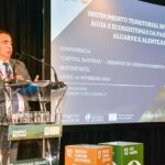 A projeção do vídeo de apresentação do aspirante a geoparque Algarvensis deu o pontapé de saída para a conferência «Capital Natural – Desafios do desenvolvimento sustentável», em Loulé.