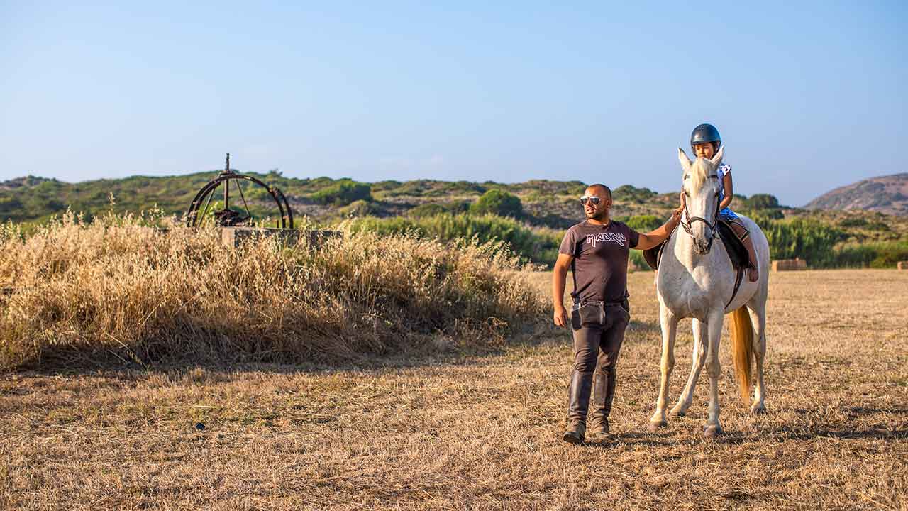 A Carrapateira Extreme oferece atividades na Costa Vicentina como passeios a cavalo, SUP, caiaque, ciclismo e aulas de surf. É um caso de sucesso no nicho do turismo de natureza, desde há 12 anos.