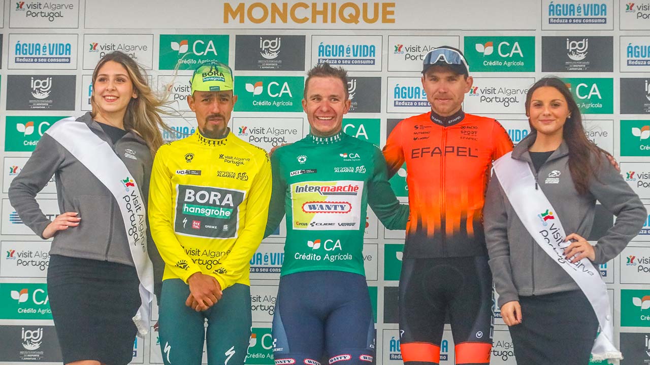 O ciclista colombiano Daniel Martínez (BORA-hansgrohe), vencedor em 2023, subiu hoje à liderança da Volta ao Algarve, depois de vencer a segunda etapa, que terminou no Alto da Fóia.