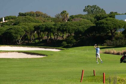 A construção de um novo campo de golfe em Vila Real de Santo António (VRSA), o segundo do empreendimento Monte Rei, só avançará se a rega for feita com águas residuais tratadas, assegurou hoje à Lusa o vice-presidente da autarquia.