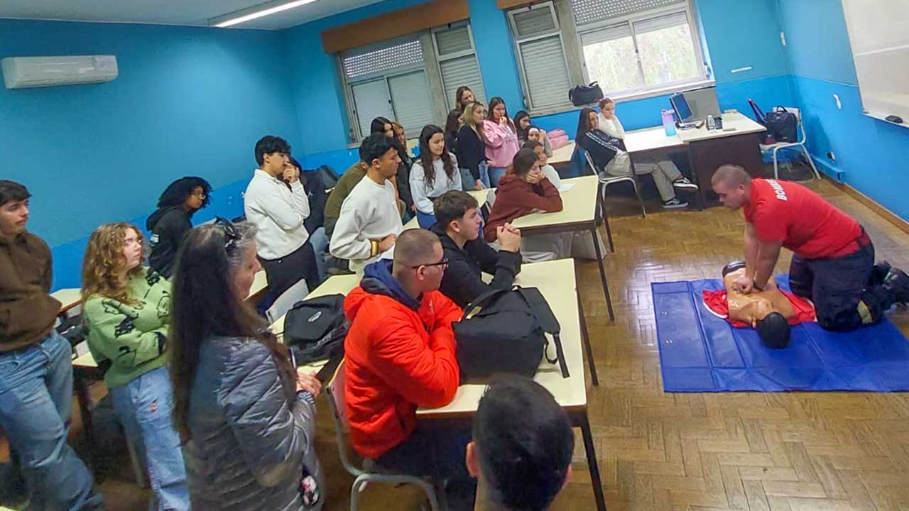 Sob o mote «Heróis da Proteção Civil», este programa, que abrange cerca de 7 mil alunos do pré-escolar ao secundário, sensibiliza e educa crianças e jovens do concelho de Albufeira.
