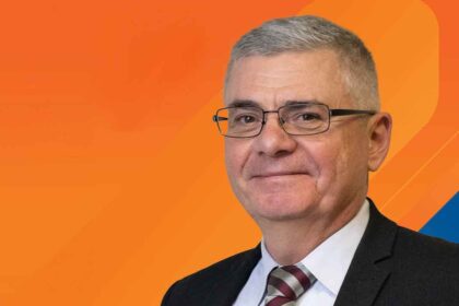 Joaquim Cabrita, advogado e professor universitário, anunciou sua candidatura pela Aliança Democrática (AD), às eleições legislativas pelo distrito de Faro.