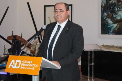 Rogério Bacalhau, presidente da Câmara Municipal de Faro, apelou ontem à união dentro do PSD e pediu a todos para defenderem as cores da Aliança Democrática, tendo em vista as eleições de dia 10 de março.