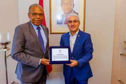 O presidente da Câmara Municipal de Vila Real de Santo António (VRSA), Álvaro Araújo, encontra-se em visita oficial ao município de N’Zeto, em Angola, província do Zaire, para uma possível geminação entre as cidades.
