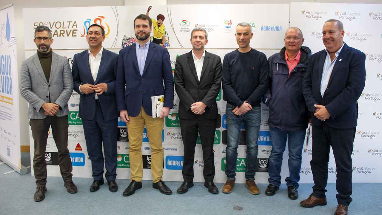 O norte-americano Sepp Kuss, vencedor da Vuelta2023, vai estar na Volta ao Algarve, foi hoje anunciado na apresentação da 50.ª edição, que também contará com as estrelas do ciclismo Remco Evenepoel, Wout van Aert ou Geraint Thomas.