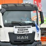 Os agricultores do Algarve que hoje realizaram uma marcha lenta na Estrada Nacional (EN) 125 apelaram ao próximo governo para que tome medidas para aumentar o armazenamento de água na região, que sofre uma seca extrema.