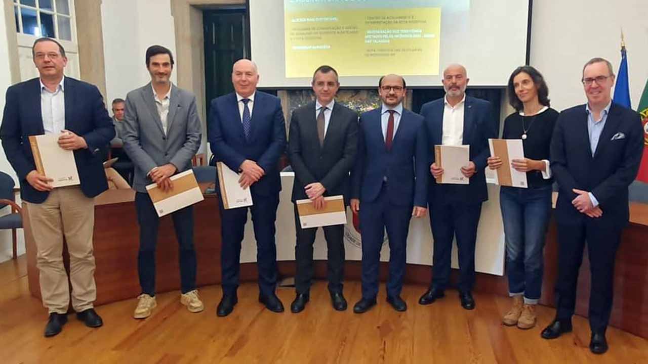 Aljezur já viu aprovada a candidatura para a regeneração do território no Sudoeste Alentejano e Costa Vicentina, após o incêndio de Odemira, num total de 160 mil euros, financiada a 90 por cento pelo Turismo de Portugal.