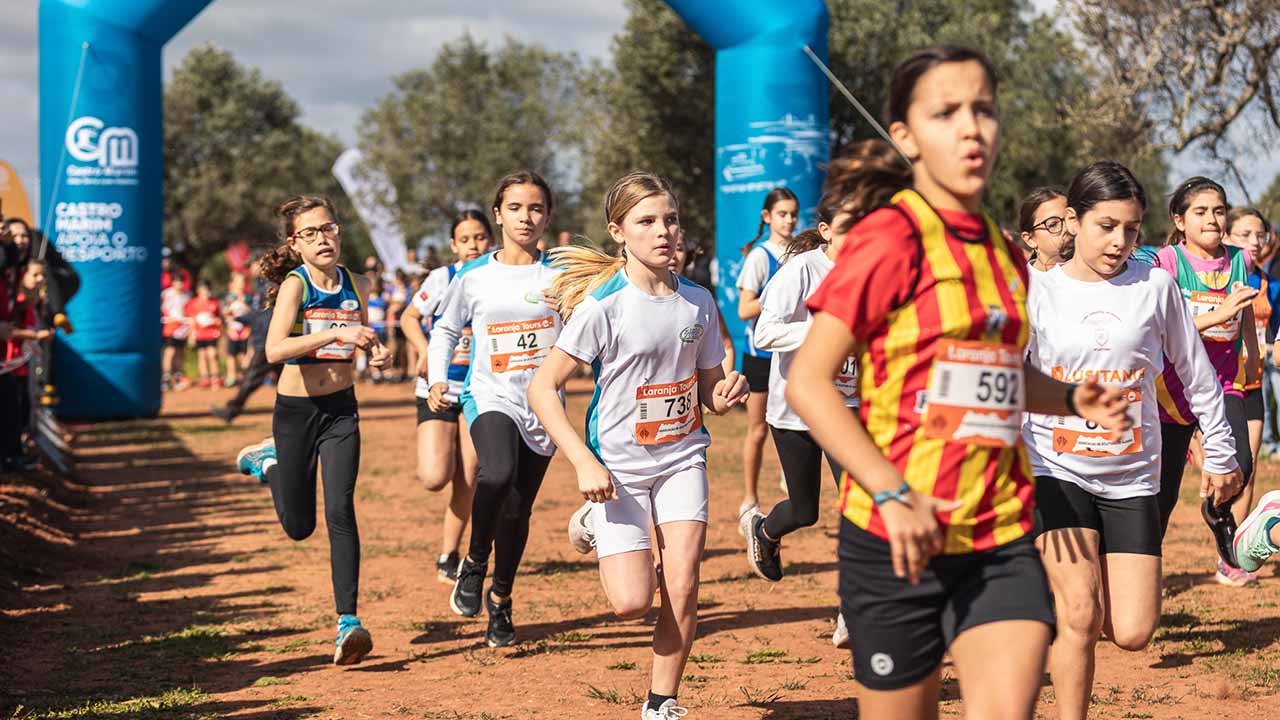 O Cross «Memorial José Menino» e a Prova Regional de Corta-Mato, realizadas ontem, bateram um recorde de participantes, com 700 atletas de várias idades em competição.