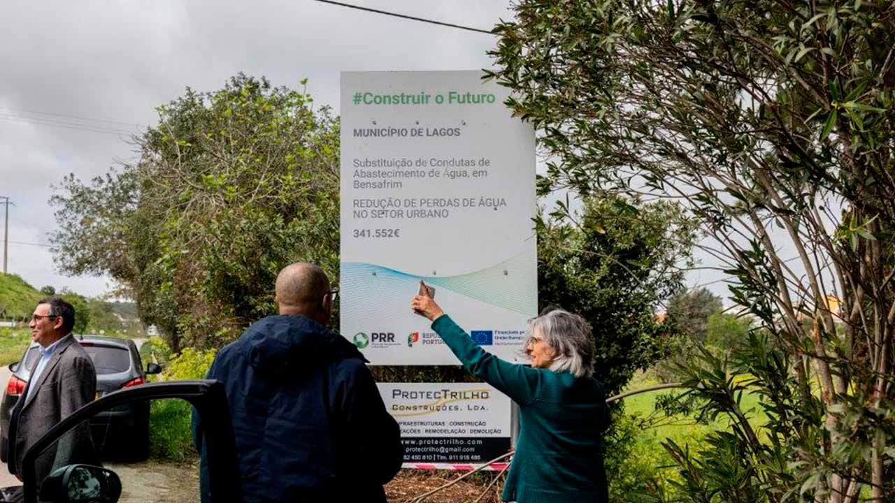 Pedro Dominguinhos esteve na região, acompanhado por José Apolinário, para um conjunto de reuniões focadas nos procedimentos em curso no Plano Regional de Eficiência Hídrica do Algarve.