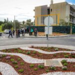 A freguesia da Guia, em Albufeira viu melhoradas as condições de mobilidade e segurança numa das artérias mais movimentadas da povoação graças à inauguração de uma nova rotunda.