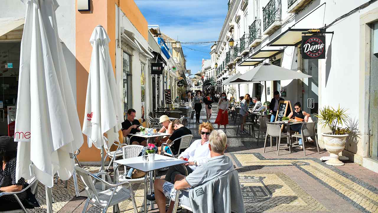 A hotelaria nacional perspectiva uma taxa de ocupação acima dos 70 por cento na Páscoa, estima a Associação da Hotelaria de Portugal (AHP).