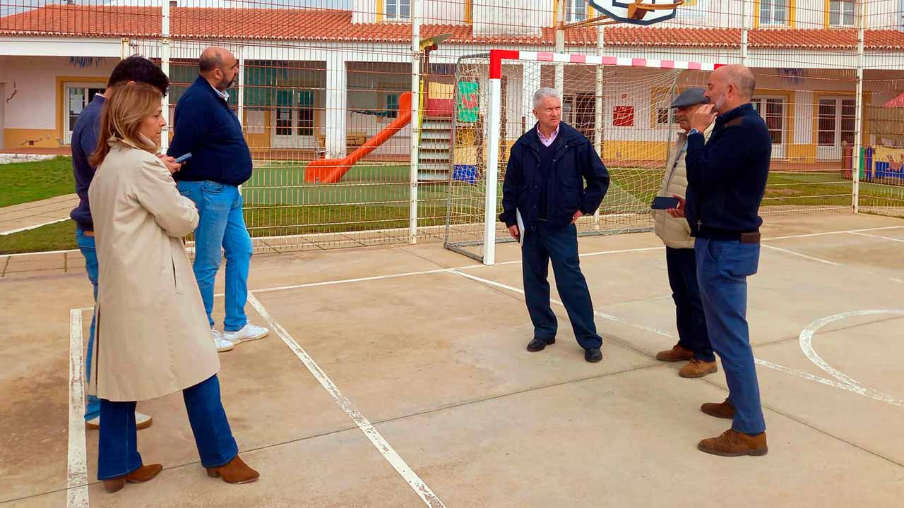 O presidente da Câmara Municipal de Aljezur, José Gonçalves, esteve em contacto com a população de Rogil e visitou algumas obras em curso na freguesia, com o objetivo de reforçar a proximidade com os munícipes.