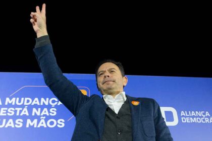 O presidente do PSD, Luís Montenegro, disse hoje ter a «fundada expectativa» de ser indigitado primeiro-ministro perante a curta vantagem das duas coligações que o partido liderou terem somado 79 deputados contra 77 do PS.