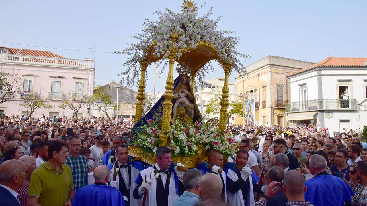 A tradição volta a cumprir-se em Loulé com mais uma Festa da Mãe Soberana, evento que se divide em dois momentos separados por 15 dias, onde estão previstas diversas atividades religiosas.