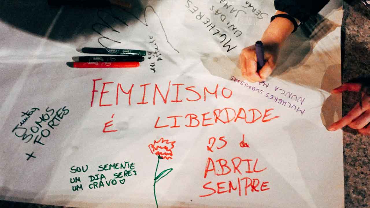 Uma marcha feminista comemorativa do Dia Internacional da Mulher realiza-se na sexta-feira em 11 cidades, entre as quais Faro. Objetivo é protestar contra as desigualdades que penalizam as mulheres.