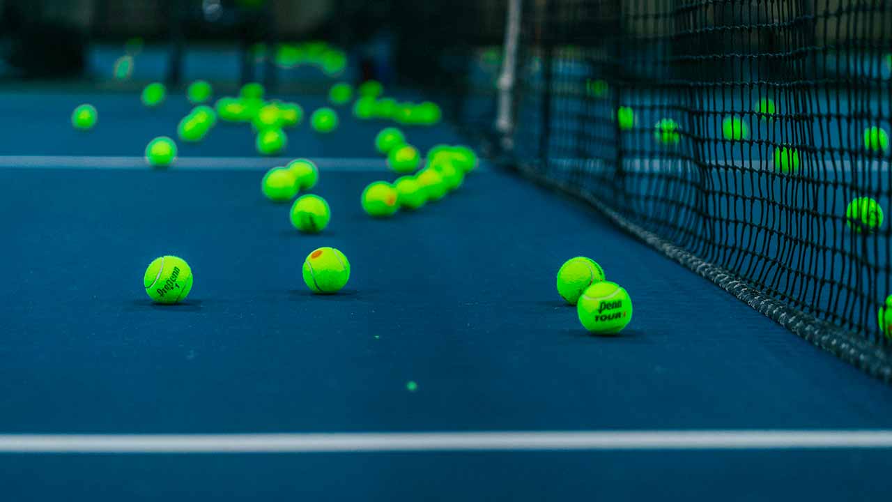No estimulante mundo do desporto, há um jogo que se destaca como uma fusão de velocidade, perícia e estratégia: o padel.