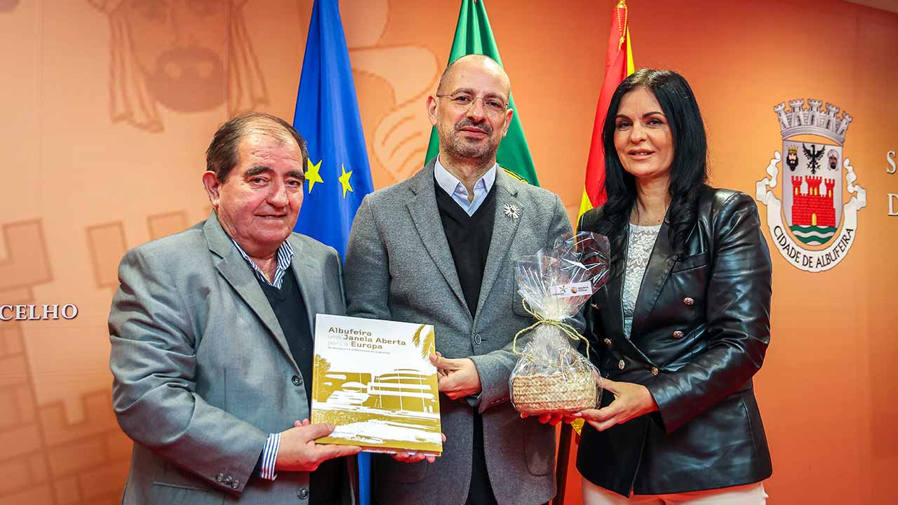 O comissário Paulo Pires Vales esteve em Albufeira para conhecer os projetos artísticos dos três agrupamentos do concelho que estão a ser desenvolvidos ao abrigo do Plano Nacional das Artes.