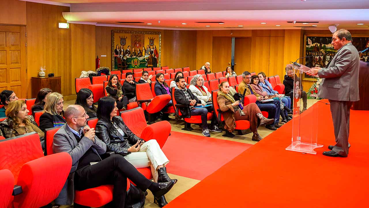 O comissário Paulo Pires Vales esteve em Albufeira para conhecer os projetos artísticos dos três agrupamentos do concelho que estão a ser desenvolvidos ao abrigo do Plano Nacional das Artes.