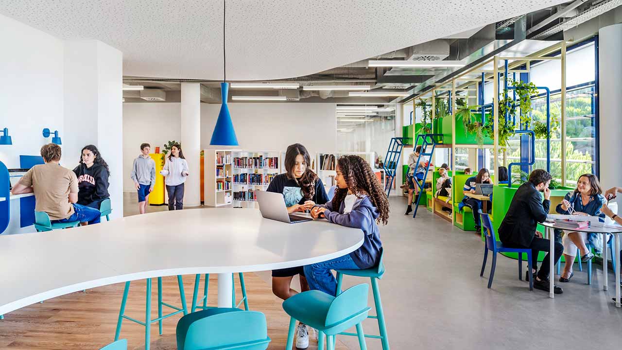 O Sharing Education Group adquiriu a antiga Eupheus International School, agora Bright International School Algarve, em Loulé, num investimento que permite ainda aumentar o número de alunos em duas centenas.