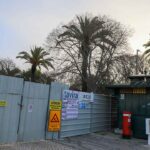 O Plano de Mobilidade Sustentável da Cidade de Tavira (PMSCT), encomendado pela autarquia, propõe destruir o Jardim da Corredoura para dar lugar a parque de estacionamento. Recupera a intenção de fazer uma estrada em pleno Centro de Experimentação Agrária de Tavira (CEAT).