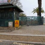 O Plano de Mobilidade Sustentável da Cidade de Tavira (PMSCT), encomendado pela autarquia, propõe destruir o Jardim da Corredoura para dar lugar a parque de estacionamento. Recupera a intenção de fazer uma estrada em pleno Centro de Experimentação Agrária de Tavira (CEAT).
