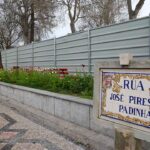 O Plano de Mobilidade Sustentável da Cidade de Tavira (PMSCT), encomendado pela autarquia, propõe destruir o Jardim da Corredoura para dar lugar a parque de estacionamento. Recupera a intenção de fazer uma estrada em pleno Centro de Experimentação Agrária de Tavira (CEAT).