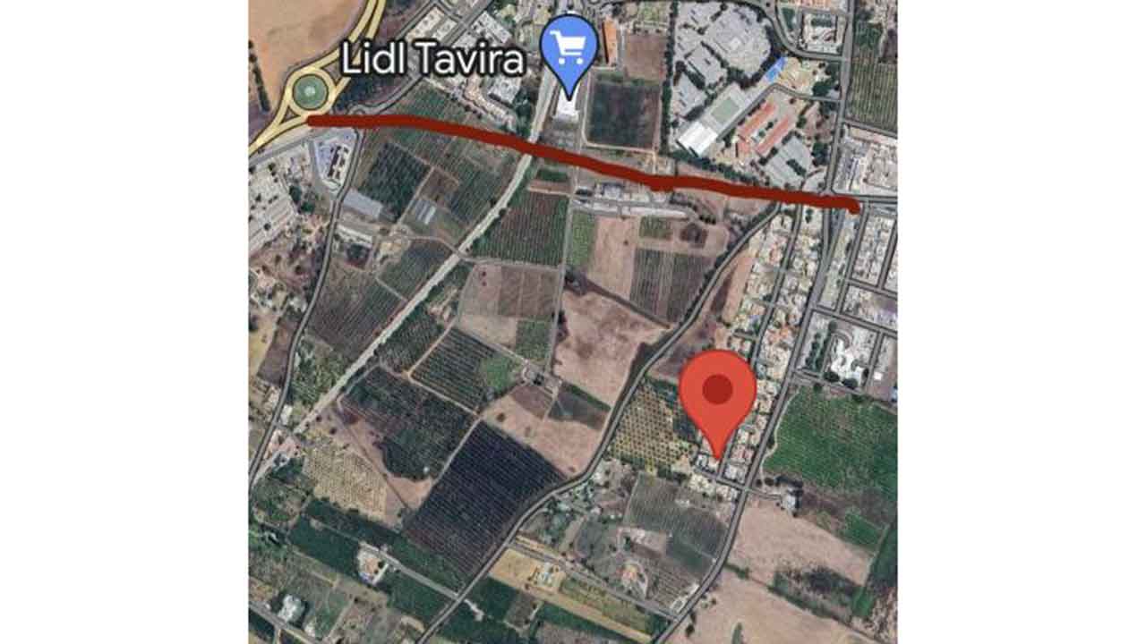 O Plano de Mobilidade Sustentável da Cidade de Tavira (PMSCT), encomendado pela autarquia, propõe destruir o Jardim da Corredoura para dar lugar a parque de estacionamento. Recupera a intenção de fazer uma estrada em pleno Centro de Experimentação Agrária de Tavira (CEAT).