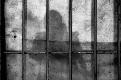 O Tribunal de Faro decretou prisão preventiva a dois de oito detidos, por suspeita de formarem uma rede criminosa de tráfico de droga.
