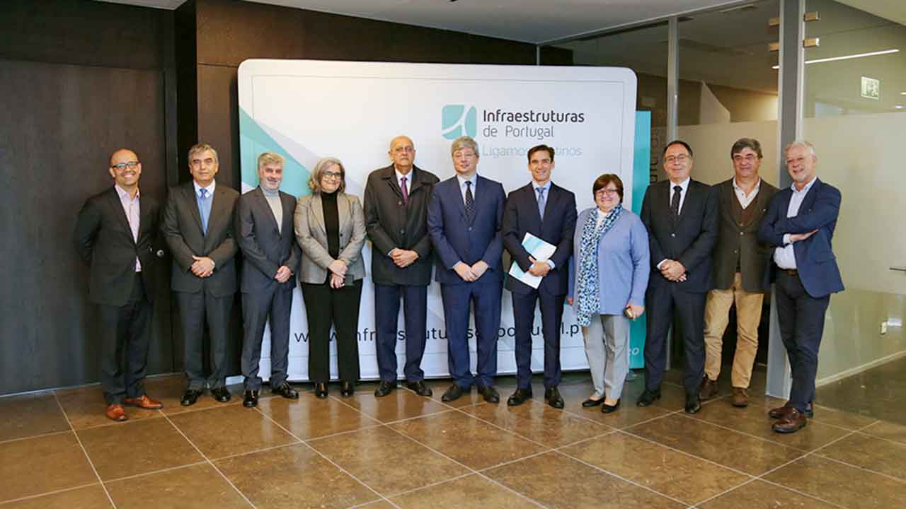 A Infraestruturas de Portugal (IP) assinou hoje o contrato para a construção da Variante de Olhão, na Estrada Nacional (EN) 125.