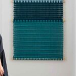 Noémia Zancuoghi (Braida) é uma artista luso italiana, que explora o macramé e as artes têxteis para criar peças para ambientes modernos.