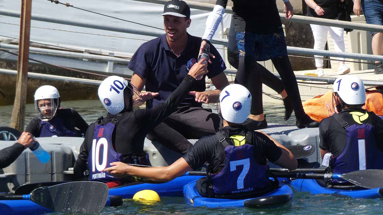 A segunda fase do Campeonato Nacional de Kayak Polo vai decorrer nas águas do Rio Arade, na Zona Ribeirinha de Portimão, onde serão apuradas as seis equipas que vão lutar pelo título na próxima etapa.