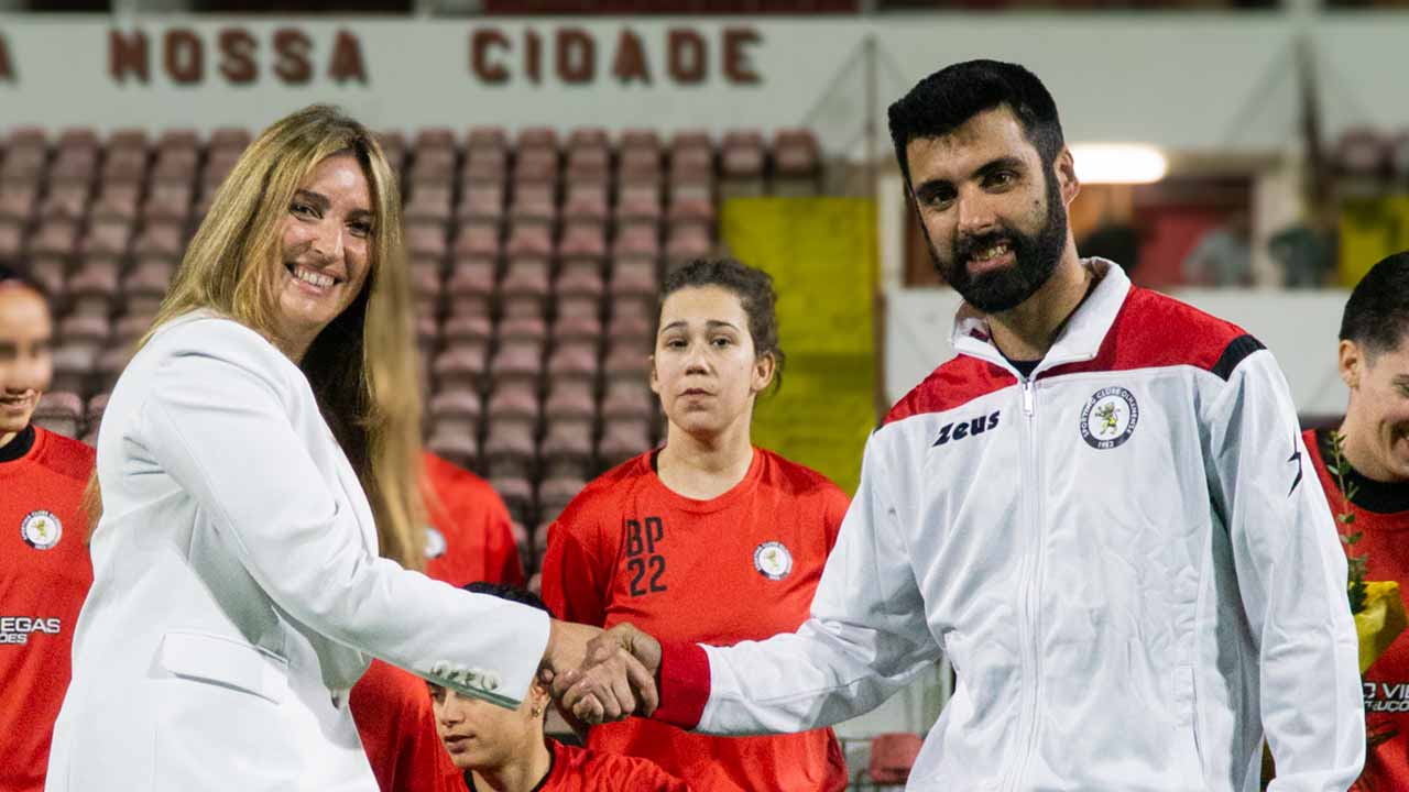 Catarina Poço, coordenadora das Mulheres Socialistas de Olhão assistiu hoje ao treino da primeira equipa feminina do Sporting Clube Olhanense 1912.
