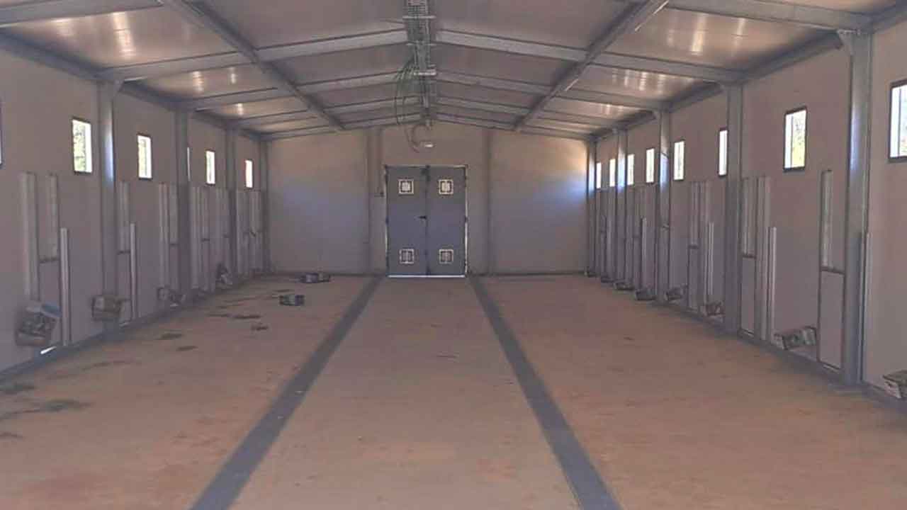 Alexandre Pereira, deputado municipal do PAN em Olhão, visitou a obra do novo Centro de Recolha Oficial de Animais (CROA).
