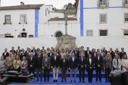 O Conselho de Ministros vai reunir-se na quarta-feira de manhã para aprovar o Programa do Governo, anunciou o primeiro-ministro, referindo que no encontro informal de hoje esse trabalho ficou já «muito adiantado».