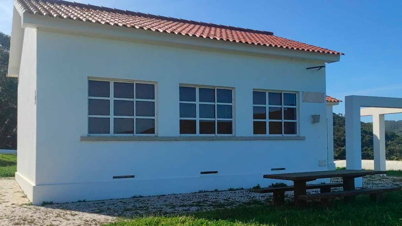 Duas turmas do 1.º ciclo de Aljezur vão descobrir como era a escola no Estado Novo, no Dia Internacional dos Monumentos e Sítios, com um programa de atividades no Núcleo Museológico da Escola da Vilarinha.