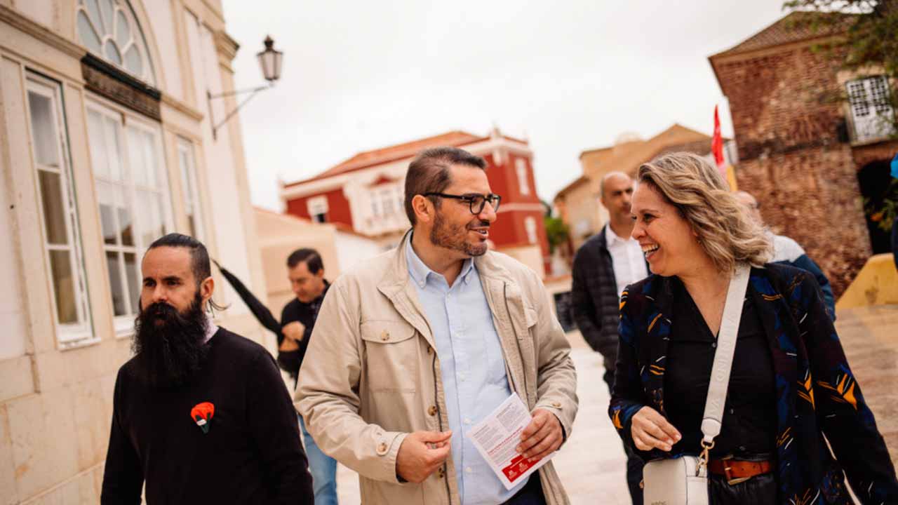 João Oliveira, primeiro candidato da CDU às eleições europeias, esteve em campanha por Silves e Lagos, onde auscultou a população, nomeadamente as preocupações dos comerciantes locais.