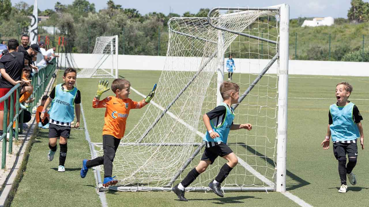 Mexilhoeira Grande e Portimão recebem terceira edição da Liga dos Pequenos Campeões, desde 20 de abril e até 1 de maio.