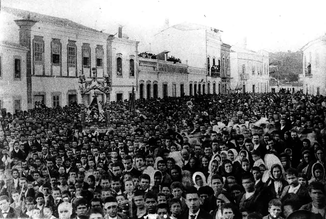 Nossa Senhora da Piedade de Loulé: da primitiva «Festa da Senhora» à criação da «Festa da Piedade» (três séculos de História).