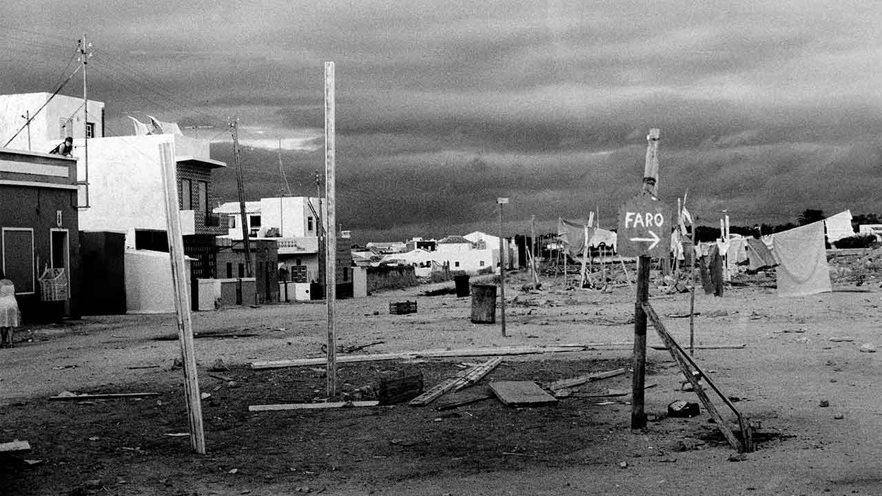 «Quando éramos só nós» é um livro de fotografia que mostra Olhão entre 1970 e 1990 pela objetiva do fotógrafo local Luís Torres.